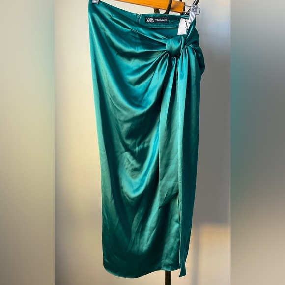 NWT Zara Emerald Green Knotted Satin Skirt - Picture 4 of 6